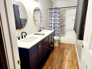 Combined shower/bathtub, hair dryer, towels, toilet paper