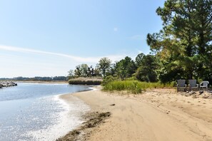 Am Strand, Liegestühle, Strandtücher
