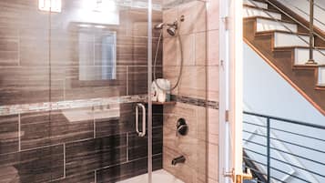 Ensemble douche/baignoire, baignoire Ă jets, sĂšche-cheveux