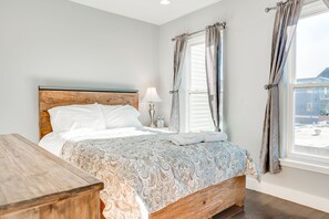 4 bedrooms, iron/ironing board, WiFi, bed sheets