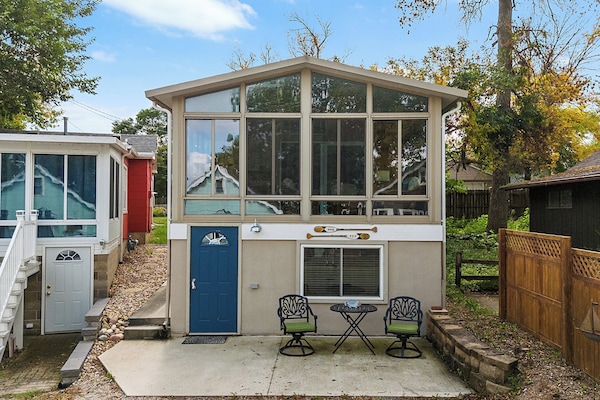 Exterior from lake side