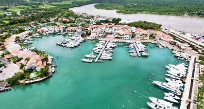 Batey 16: Caribbean heaven, saltwater pool, full staff, ocean view, 2 golf carts