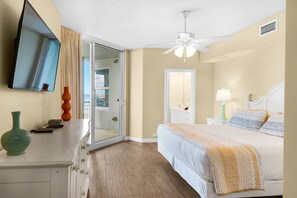 3 bedrooms, iron/ironing board, travel cot, free WiFi - Beach Colony West 4A- Gulf-front 3 BD/3BA w/Beach Service & Sleeps up to 8 (Navarre Beach)
