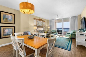 Dining - Beach Colony West 4A- Gulf-front 3 BD/3BA w/Beach Service & Sleeps up to 8 (Navarre Beach)