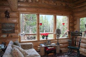 Smart TV, videogiochi, lettore DVD, libri