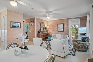 Smart TV, DVD player - Eastern Lake Lakefront! Easy access to the Gulf! Pirate Ship & Treehouse! (Santa Rosa Beach)