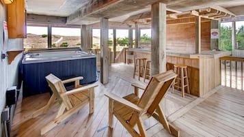 Bañera de hidromasaje cubierta