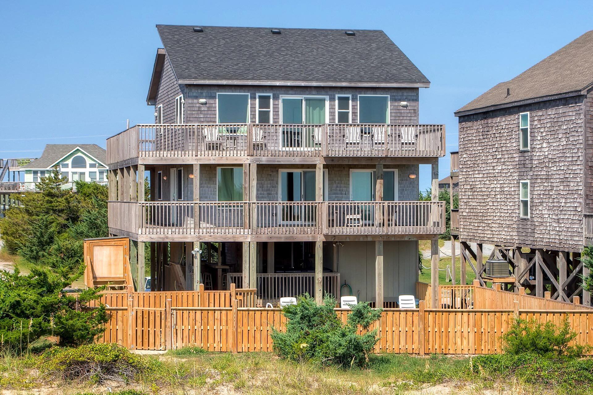 Oceanfront w/ Saltwater Pool + Hot Tub. Absolutely Shore You’ll Love the Beach!