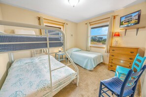 4 bedrooms, free WiFi, bed sheets