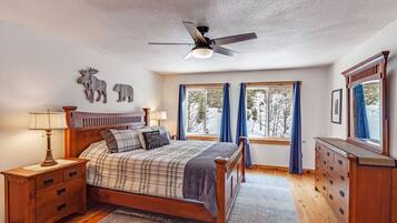 5 bedrooms, desk, free WiFi, bed sheets