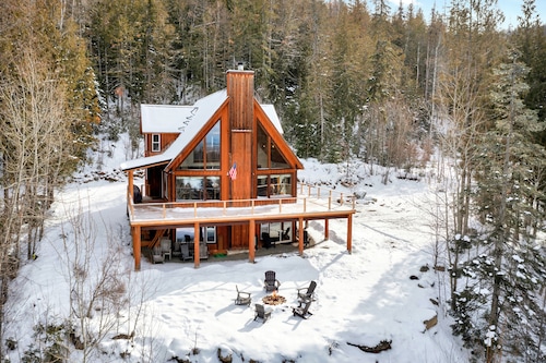 Sandpointin alue vuoren kotiin, josta on kauniit näkymät, ja rauhallinen rauha. 