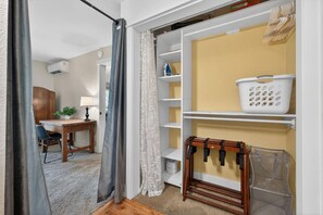 Interior - Riverside Condo- Sweet & Sunny, AC, 100+mbps Wifi, Top Floor, 3 blks to Bend (Bend)