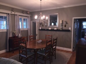 Dining - Lovely cabin a midst majestic pine trees (Beulah Valley)