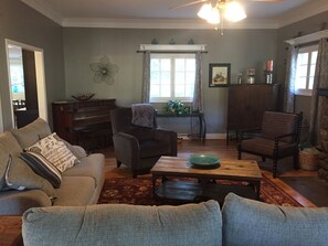 Smart TV, fireplace, DVD player - Lovely cabin a midst majestic pine trees (Beulah Valley)