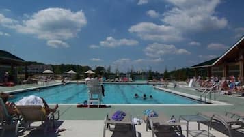 Piscine couverte, piscine extérieure