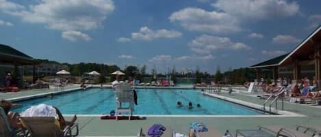 Piscine couverte, piscine extérieure