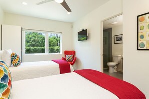 Tabla de planchar con plancha, wifi y ropa de cama 