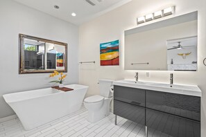 Sèche-cheveux, serviettes fournies