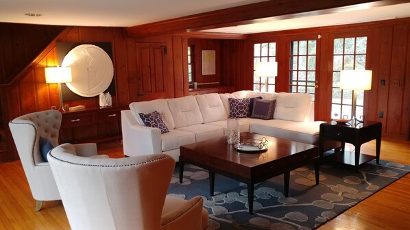 Smart TV, table tennis, books