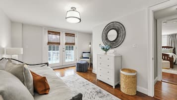 6 bedrooms, iron/ironing board, WiFi, bed sheets