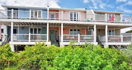 Beautifully decorated townhome just steps from the beach. Free High Speed Wi-Fi