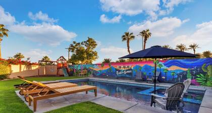 Family Oasis on 1/4 acre! Pool, putting green + swingset! 30 min to Joshua Tree!