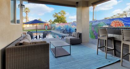 Family Oasis on 1/4 acre! Pool, putting green + swingset! 30 min to Joshua Tree!