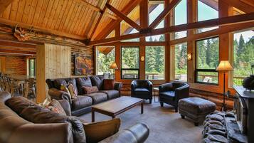 Smart-TV, Kamin, DVD-Player, Tischfußball