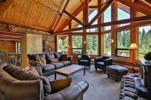 Smart-TV, Kamin, DVD-Player, Tischfußball