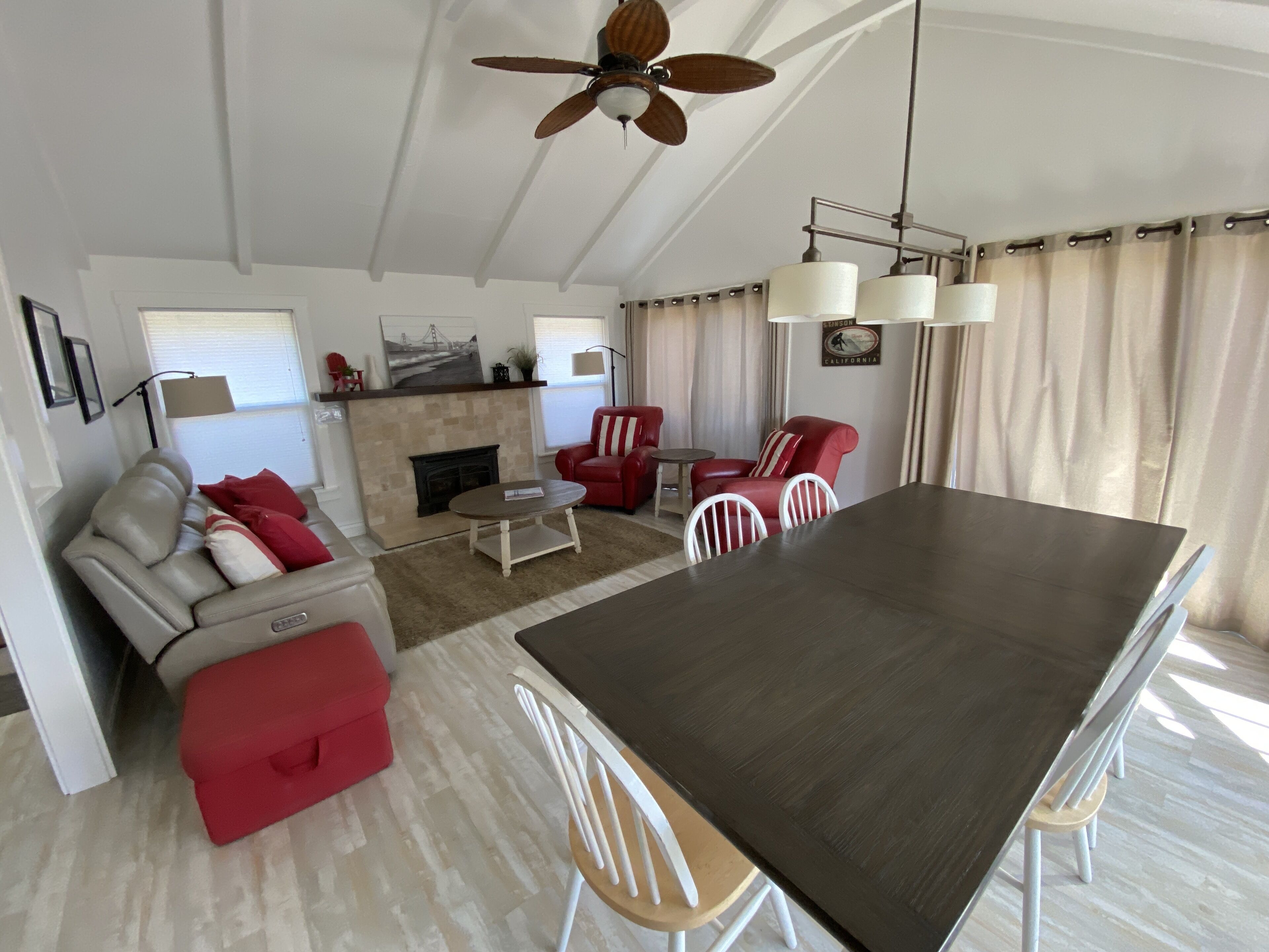 Smart TV, fireplace, DVD player, table tennis