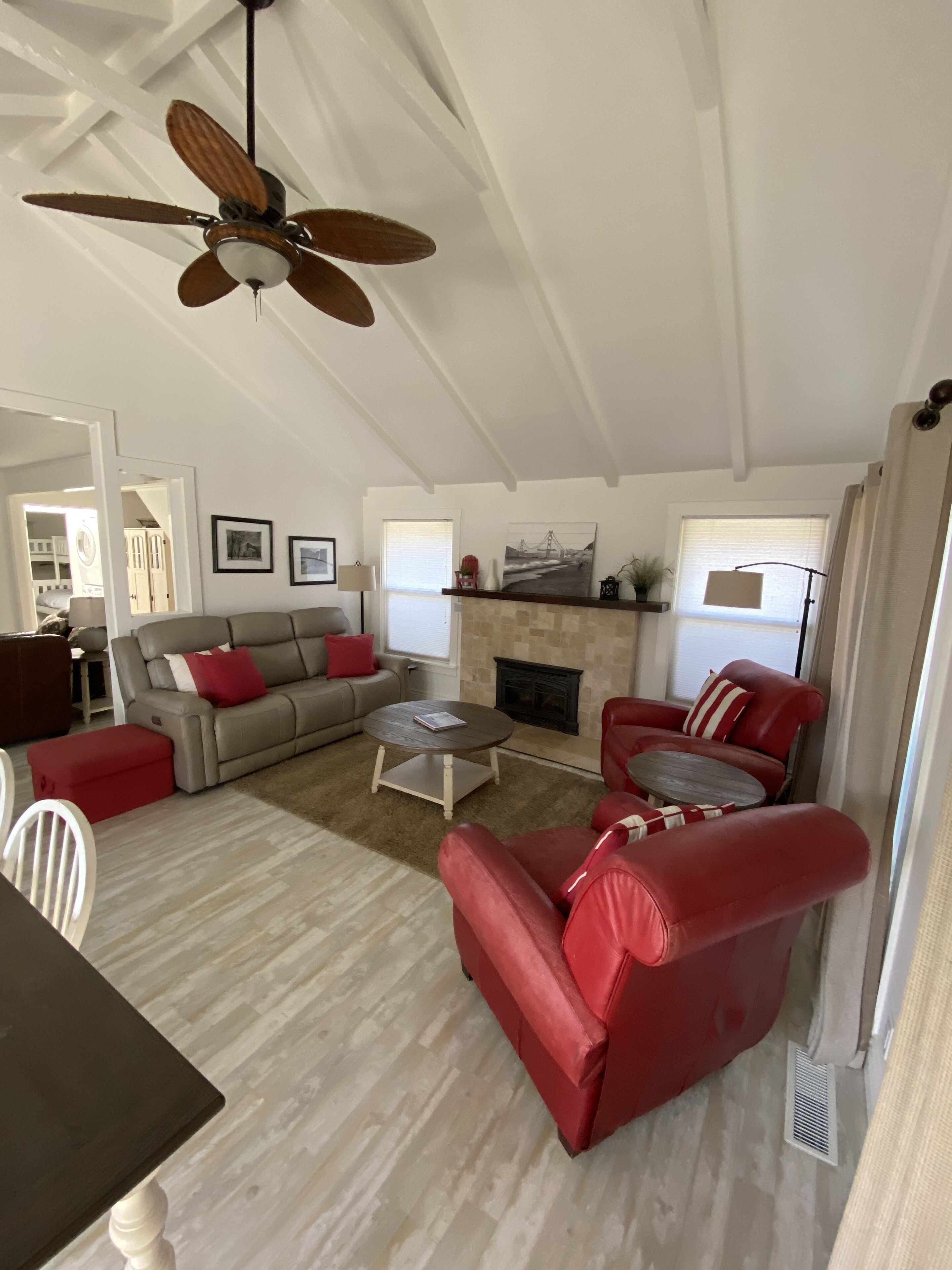 Smart TV, fireplace, DVD player, ping pong