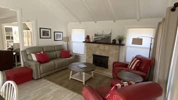 Smart TV, fireplace, DVD player, ping pong