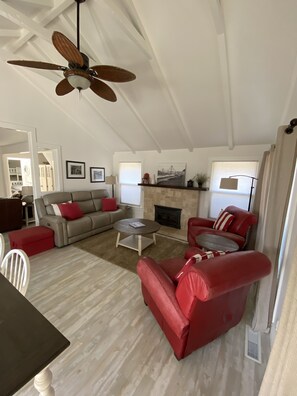 Smart TV, fireplace, DVD player, table tennis