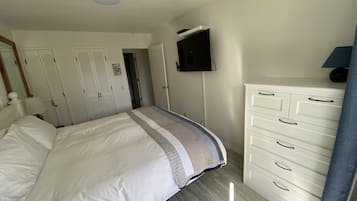 4 bedrooms, in-room safe, iron/ironing board, free WiFi