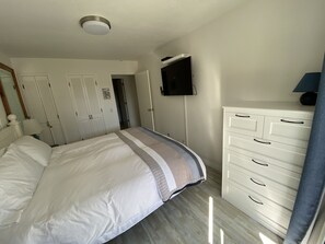 4 bedrooms, in-room safe, iron/ironing board, free WiFi
