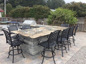 Outdoor dining - Comfortable Family Beach House, Steps from the Beach (Stinson Beach)