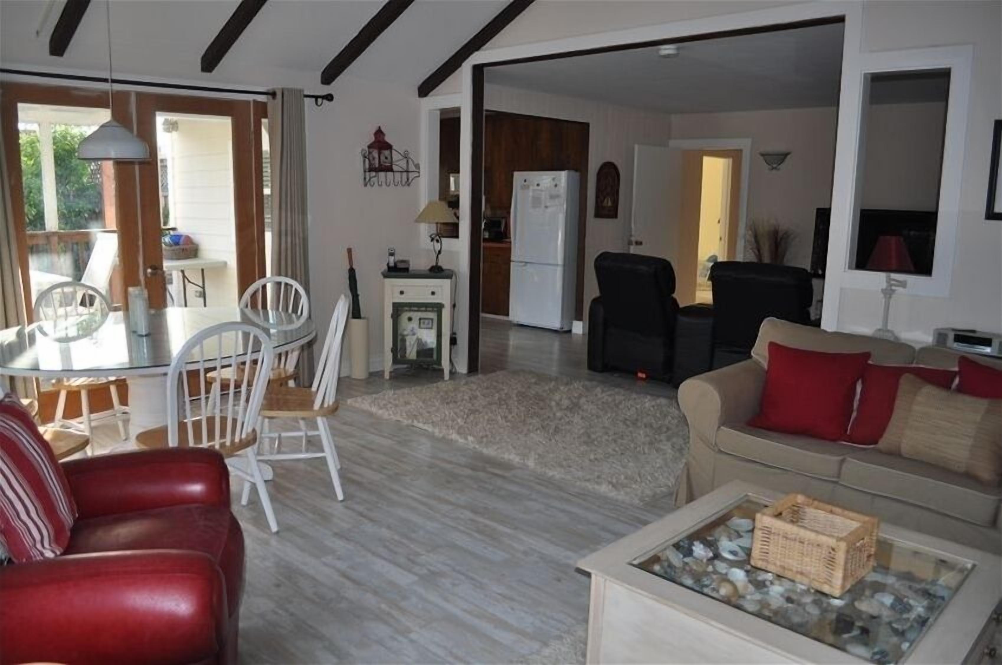 Smart TV, fireplace, DVD player, table tennis