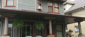 Charming Historical Home--5 Min To Downtown/Metrohealth