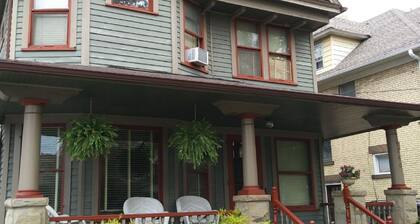 Charming Historical Home--5 Min To Downtown/Metrohealth