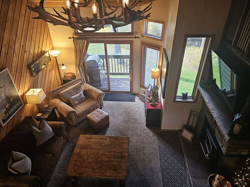 Spectacular Creek Front 3 bd + loft. On the meadow with majestic mountain views!