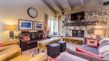 Smart TV, fireplace, DVD player, table tennis