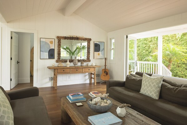 Smart TV, fireplace, DVD player, offices