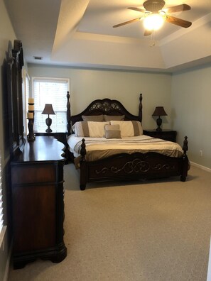 6 dormitorios, tabla de planchar con plancha, wifi y ropa de cama