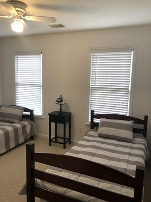 6 bedrooms, iron/ironing board, WiFi, bed sheets - 2020 Masters Rental (5.0 miles from Augusta National) (Martinez)