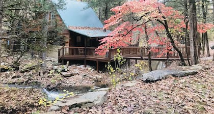 Quiet 2BR Jasper Cabin w/ Tranquil Creek Views