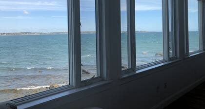 Spectacular OCEANFRONT apt near BOSTON, SALEM + Logan Airport