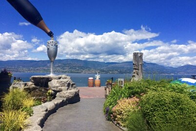 5 ⭐️ Unit 437 - Sol Terra Stays - Bright 2 bdrm with Pool & Courtyard Views