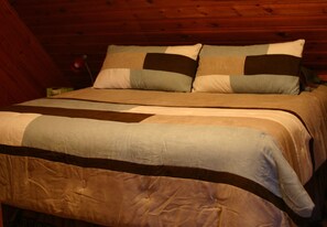 4 bedrooms, desk, iron/ironing board, free WiFi