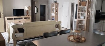HOT DEAL Cozy Cottage Near French Quarter Sleeps 4 - Great Rates, Free Parking