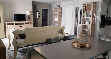 HOT DEAL Cozy Cottage Near French Quarter Sleeps 4 - Great Rates, Free Parking